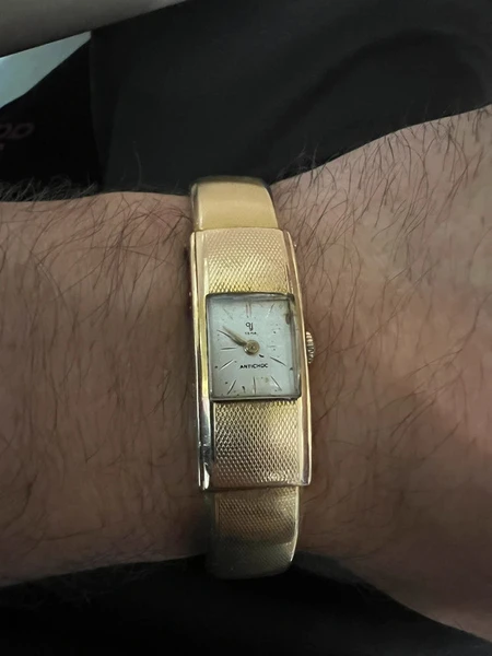 ancien montre bracelet en plaqué or de la marque yema