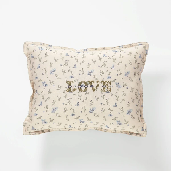 Camomile Love Padded Cushion - Bella Floral