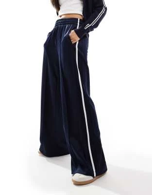 Bershka - Pantalon de survêtement large à liseré - Bleu marine