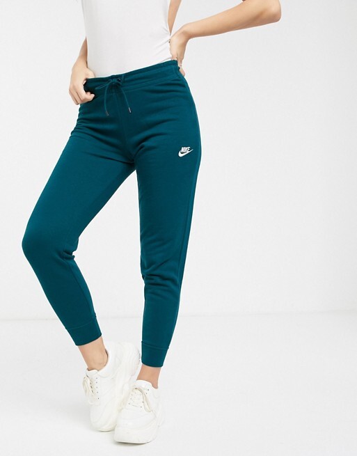 Nike Essentials Jogger slim Bleu foncé Listy La wishlist