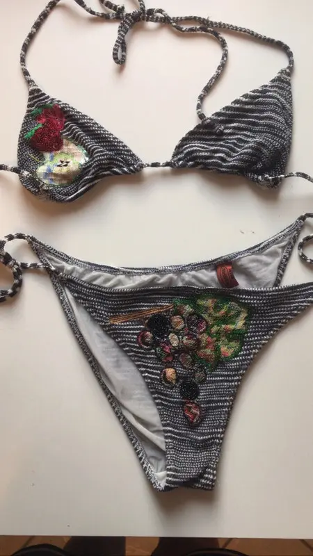 costume originale di missoni con frutta