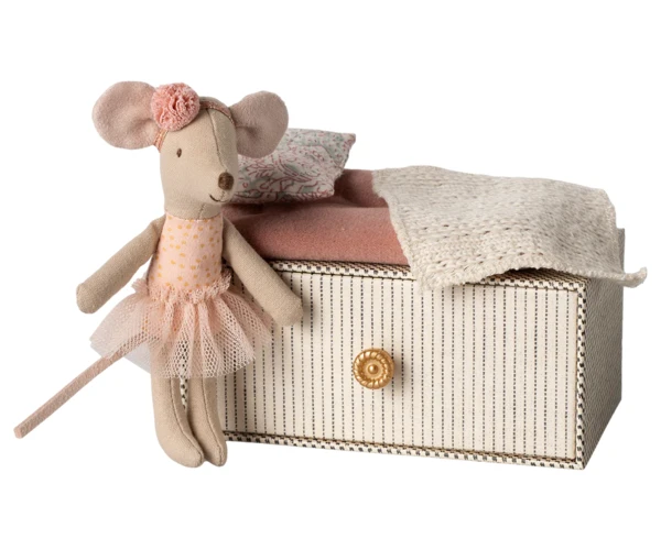 Maileg dance mouse in daybed little sister