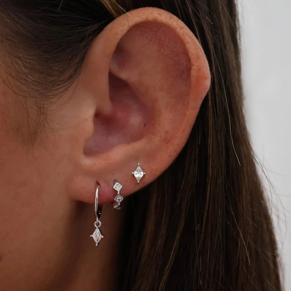 petite boucle d'oreille mini anneaux 