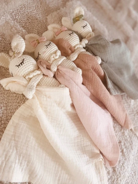 Mon adorable doudou crochet Nina la lapine-Doudou crochet lapine fait main-doudou bébé- double gaz de coton-cadeau naissance-cadeau noël