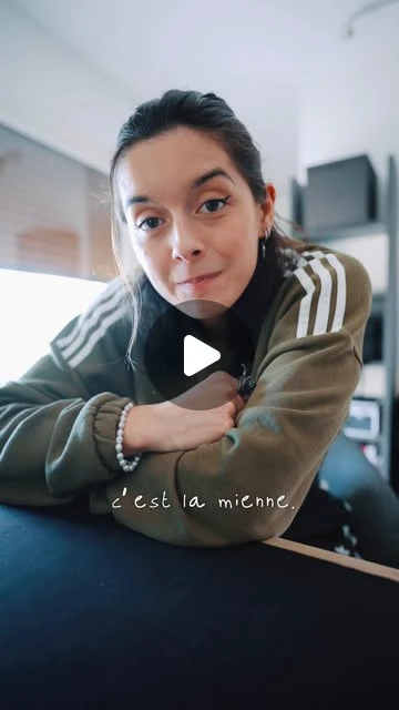 Marie-Elena sur Instagram: "Aidez-vous bien des lignes pour avoir les lettres à la même taille 🙃
Site : calligraphr.com/fr
#astuce #branding #tech #handwriting #font"