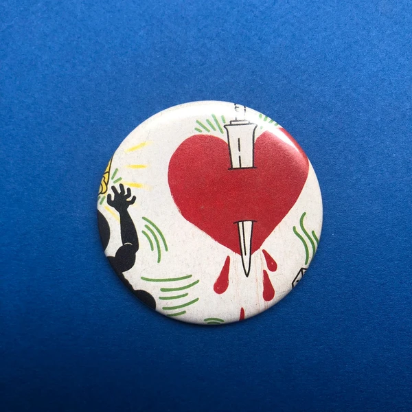 Grand badge vintage Coeur poignard