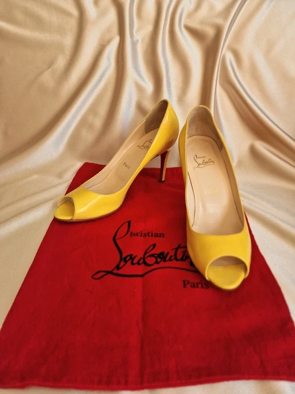 Escarpins vernis jaunes Christian Louboutin