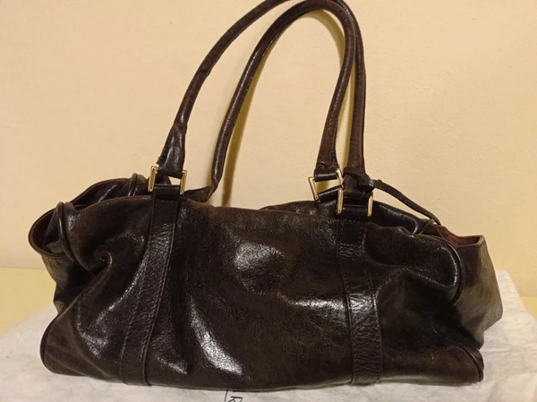 Borsa in morbida pelle colore marrone scuro