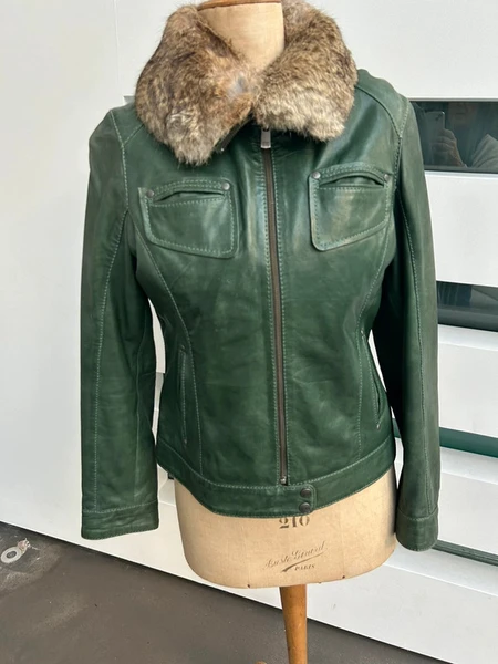 Blouson en cuir vert foncé