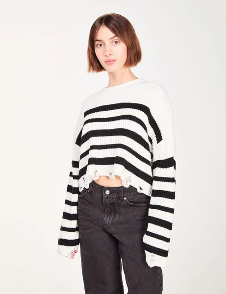 Pull court oversize rayé noir et écru
