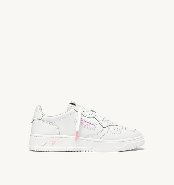BASKETS MEDALIST LOW "CHANGBIN X AUTRY" EN CUIR BLANC ET ROSE