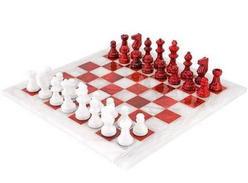 Jeu d'échecs en marbre rouge et blanc