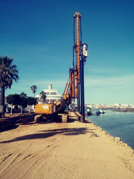 Obras remodelación frente portuario río Barbate - Virosque