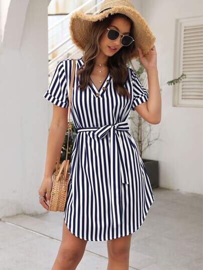 Robe tunique rayée ceinturée à boutons