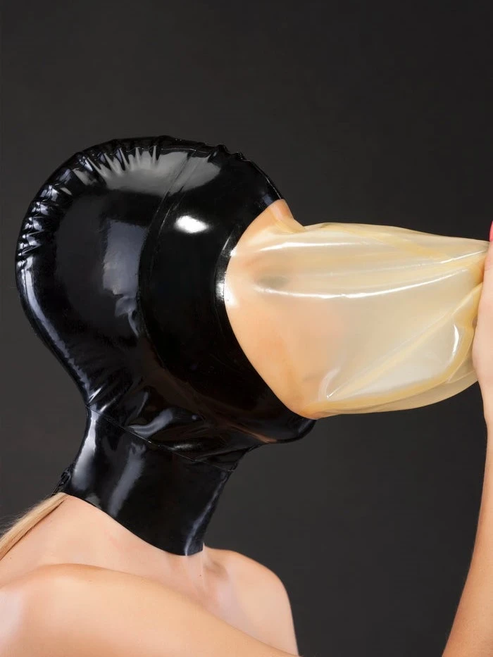 Masque avec visage translucide et petit trou pour respirer