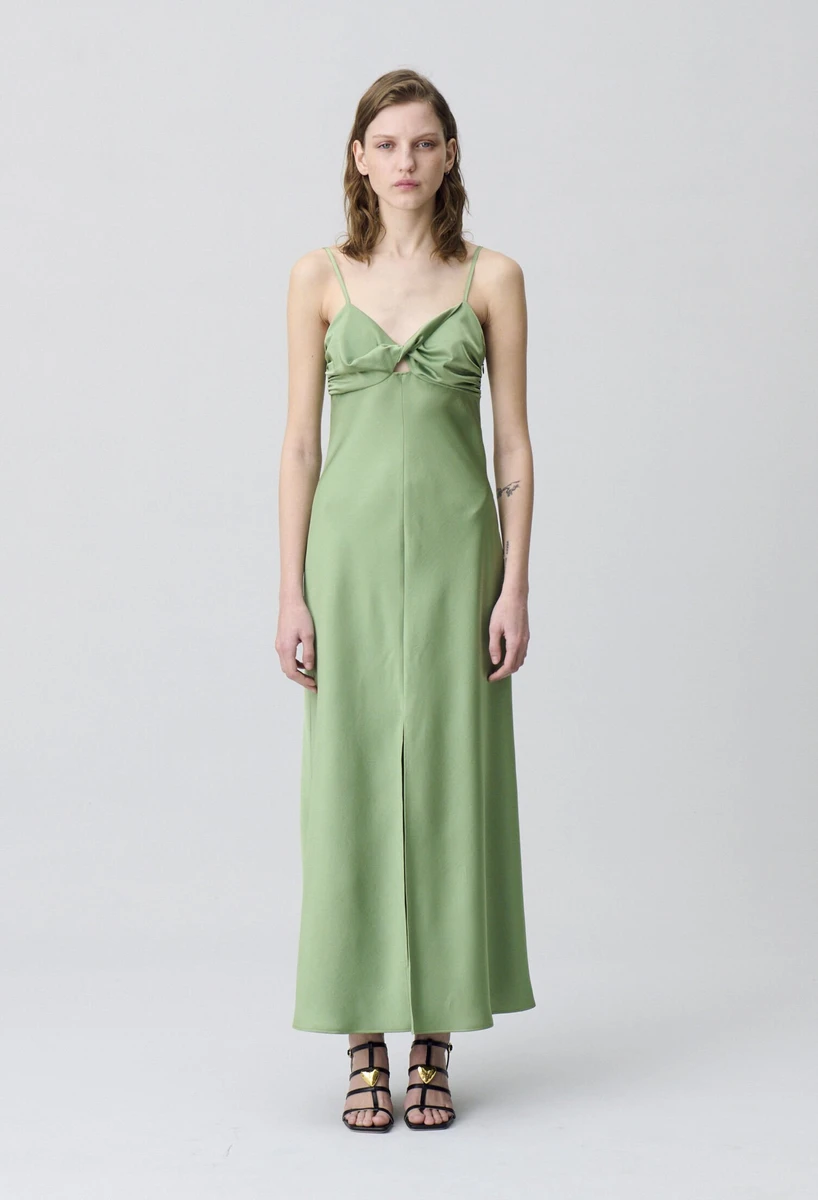 Robe longue satinée