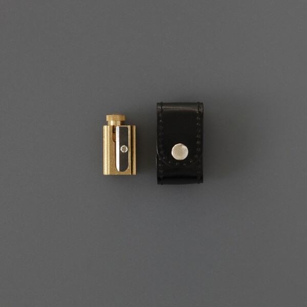 Ajustable pencil sharpener