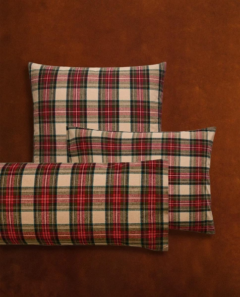TAIE D’OREILLER FLANELLE CARREAUX NOËL - TOUT AFFICHER - NOËL | Zara Home France | Zara Home France