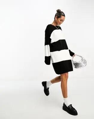 ASOS DESIGN - Robe pull courte en maille rayée à col ras de cou | ASOS
