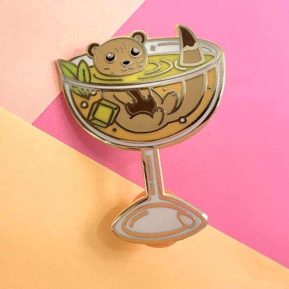Pin Loutre coktail || Badge émaillé mignon doré de loutre
