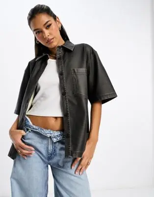 ASOS DESIGN - Chemise en similicuir - Noir délavé | ASOS