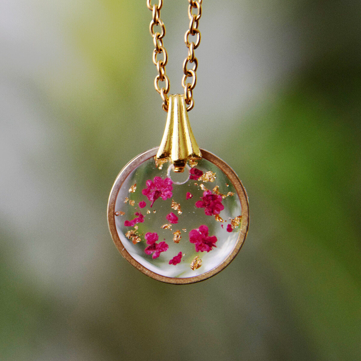 Petit collier aux fleurs roses – Arktos Atelier