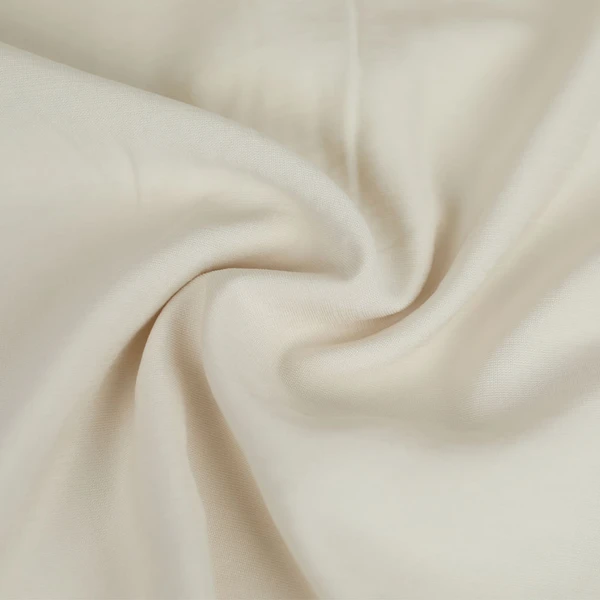 Tissu viscose uni Zélie effet peau de pêche beige clair / pour vos coutures de vêtements léger et souple