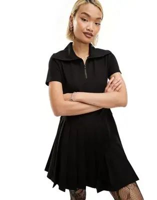 Urban Revivo - Robe de tennis courte zippée - Noir | ASOS