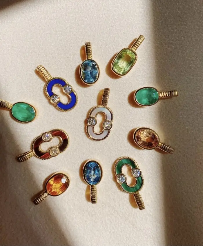 Pendant Magnetic Twist