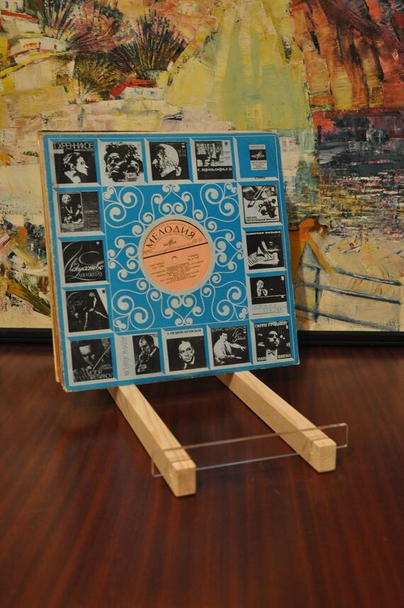 Stand d&#39;enregistrement de vinyle du bois de pin et acrilique cristallin.