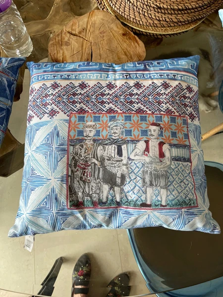 Fragonard coussin les filous