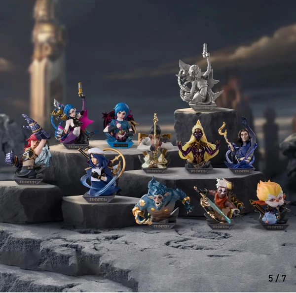 Figurine mystère arcane