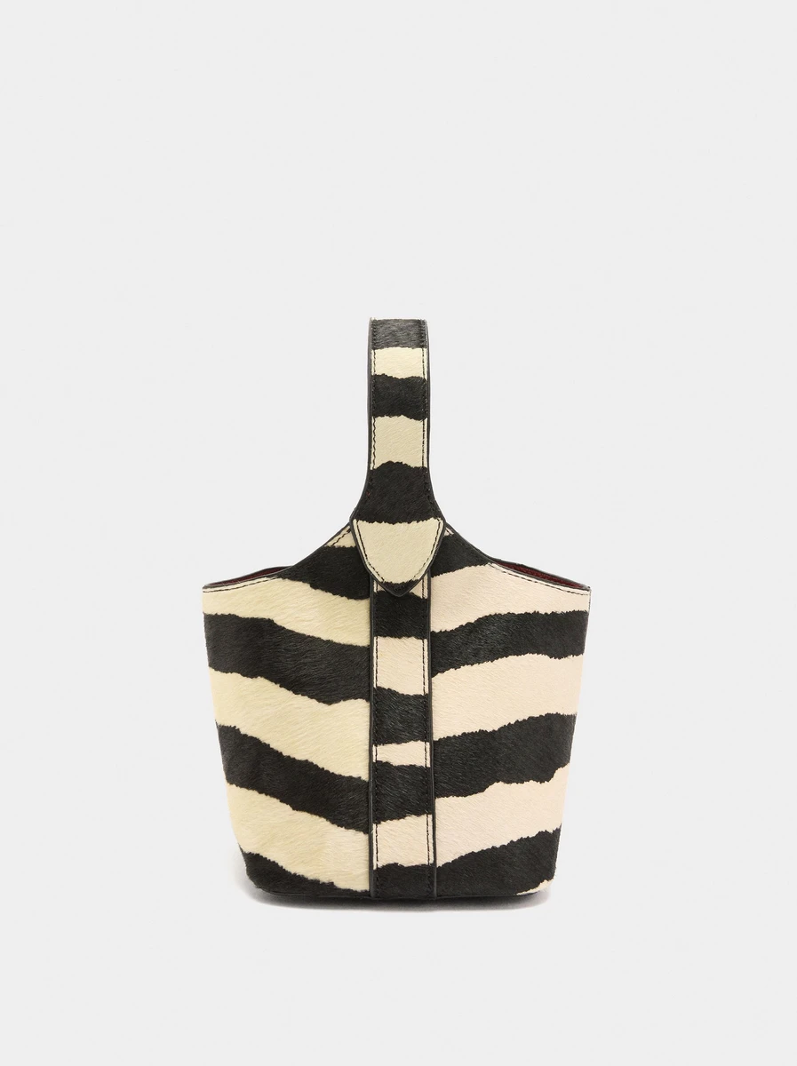 Sac seau en cuir avec contraste