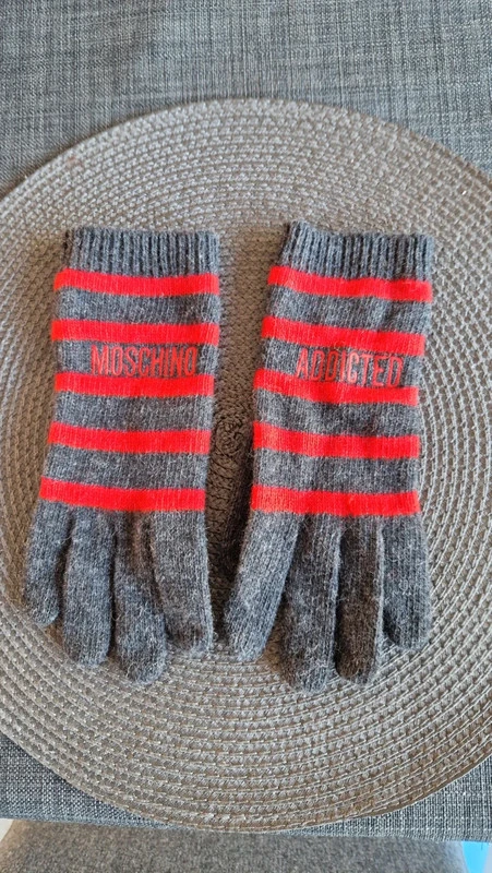 Guanti Moschino