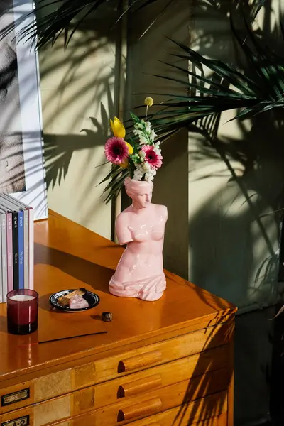 Venus Vase Pink | DOIY Design