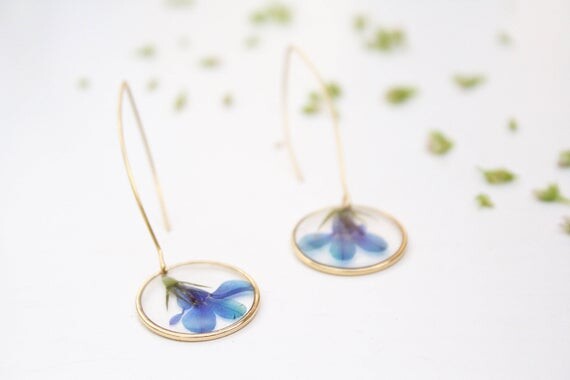 Circle earrings Pressed lobelia Blue flower Gold plated 16K Circle earrings Pendant earrings Resin jewelry Geometric earrings Minimalist