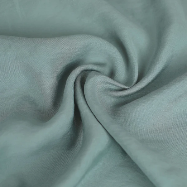 Tissu viscose Betty uni et irisé vert sauge | Tissu pour couture d'habits fluide et léger