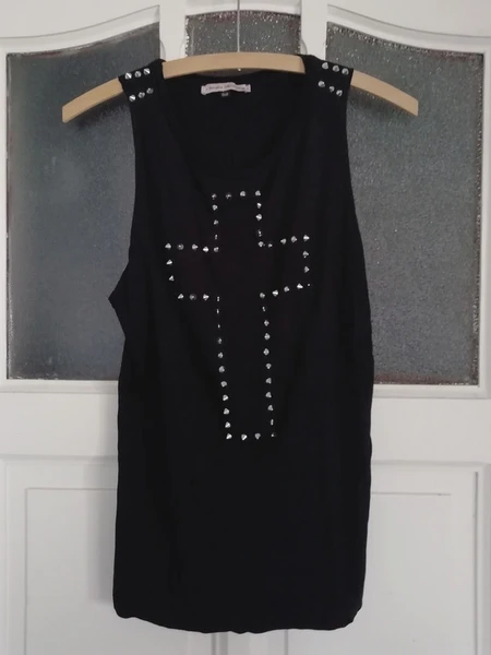 débardeur à clous/croix