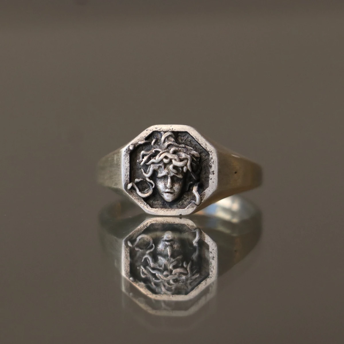Minimal Medusa 925 Silver Ring, Men Minimal Ring, Medusa Silver Ring, Sterling Silver Medusa Engraved Signet Mens Ring Handmade Vintage Ring