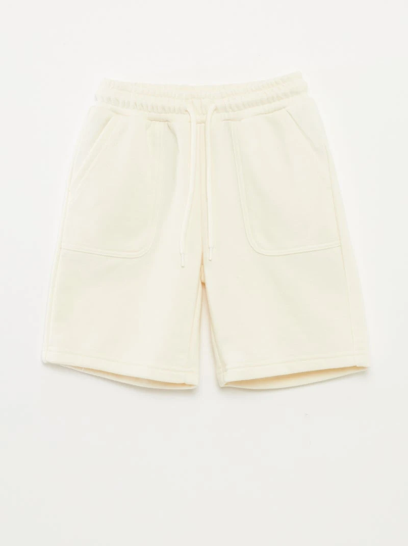 Short à grandes poches