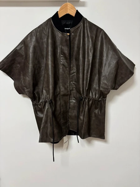 Desigual Poncho efecto piel Nueva Colección