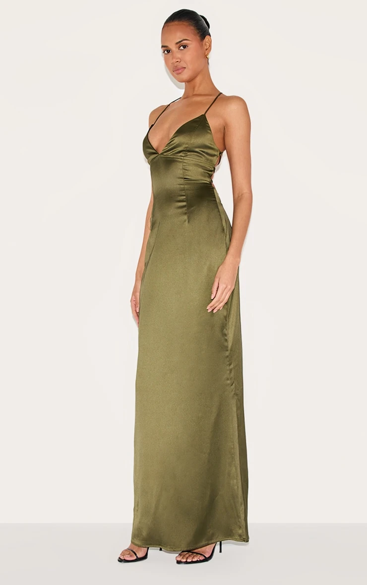 Robe longue satinée vert olive à nouer dans le dos