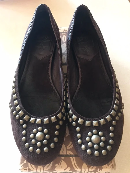 Scarpe ballerine scamosciate con borchiette n.39