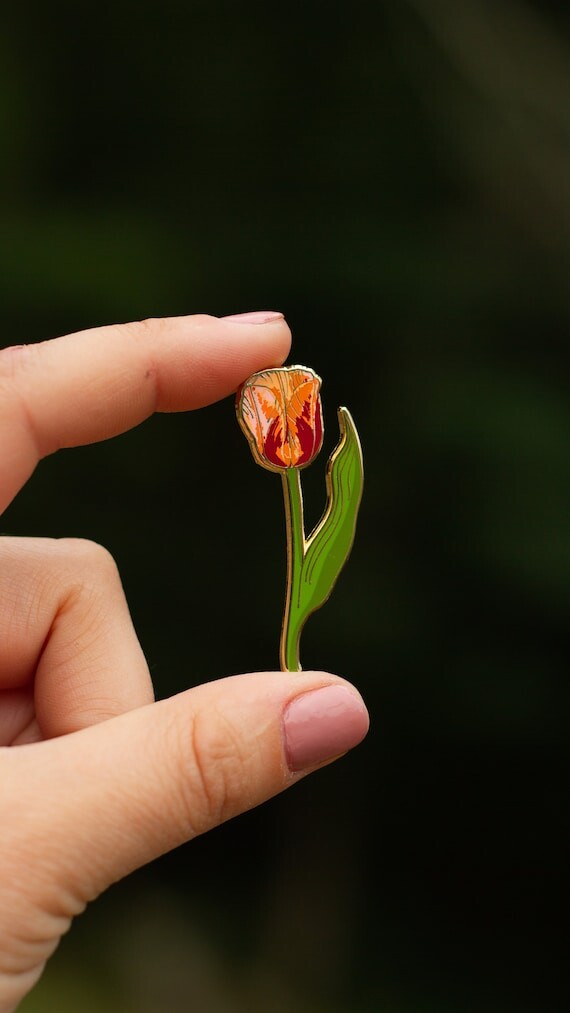 Épingle en émail de tulipe orange, cadeau de tulipe orange, épinglette d’amoureux des fleurs, badge de tulipe orange, épingle à broche de tulipe orange, accessoire botanique