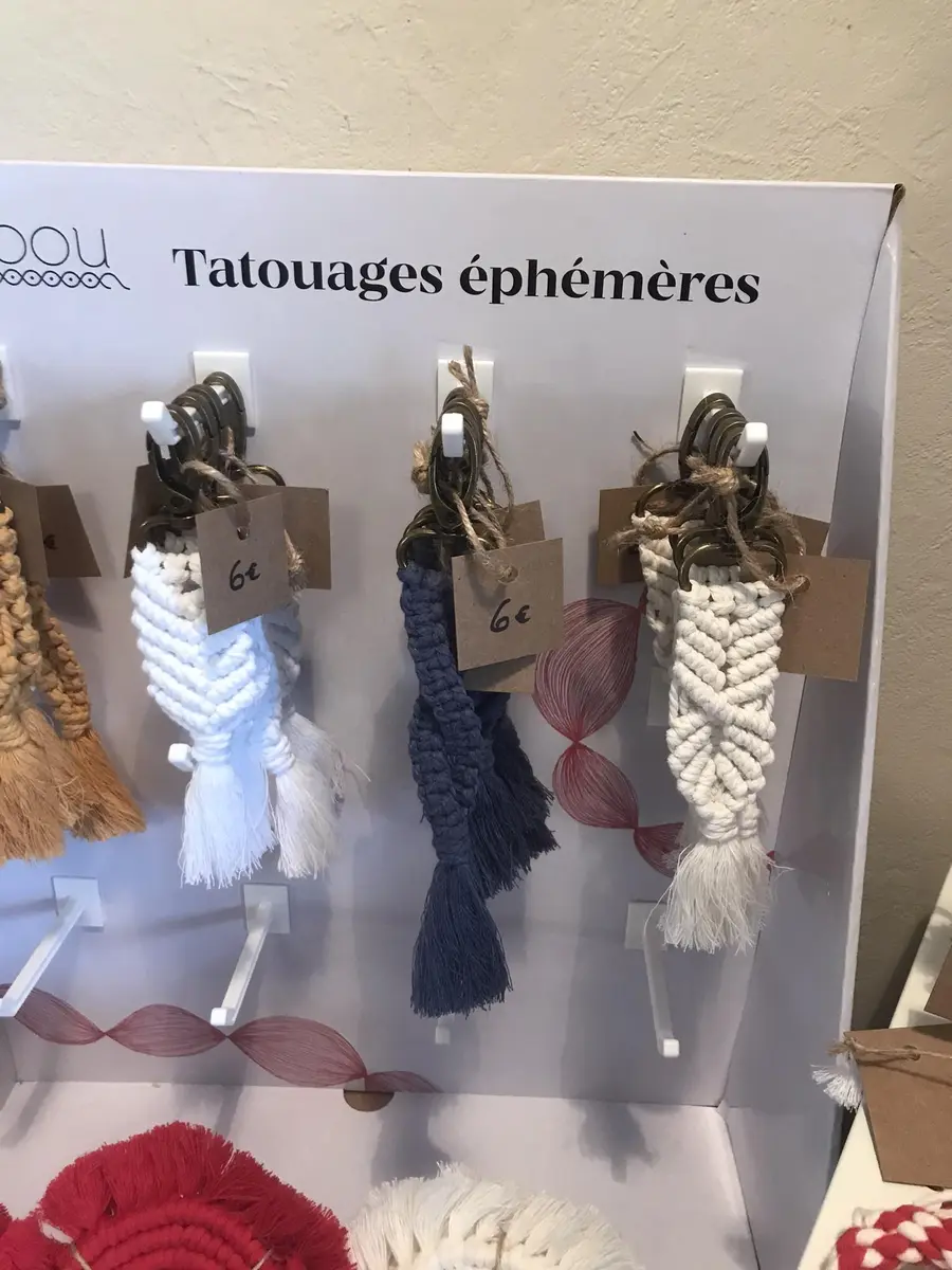A LA FOLIE D'ANNE-So : un porte-clé macramé BLANC