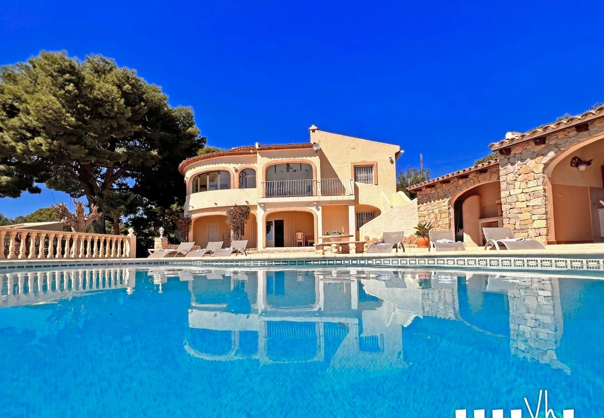 Villa CIELO à Calpe – Villa panoramique pour 8 personnes avec piscine et vue sur la mer et le Peñón de Ifach