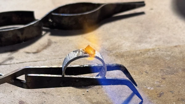 Créez votre bague en argent avec l'équipe Sésame