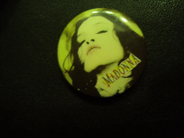 badge madonna