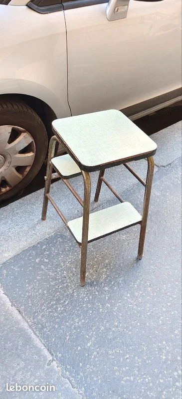 Tabouret marche-pied formica