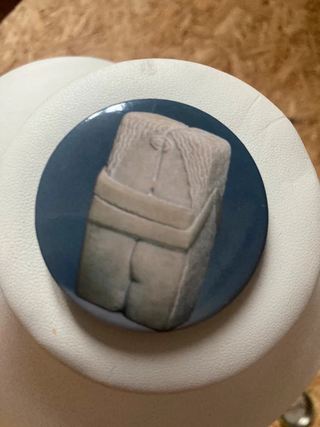 Broche le baiser de Brancusi